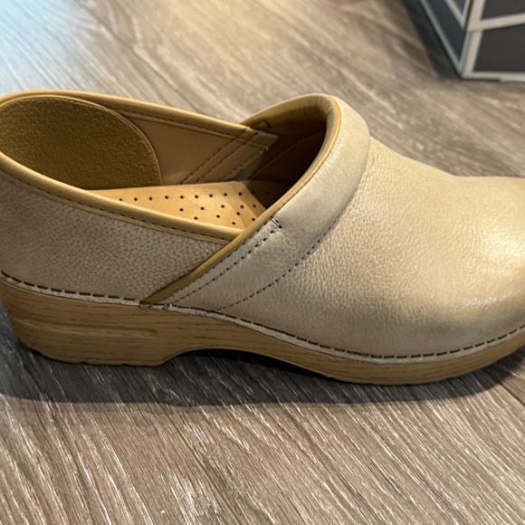 Dansko - Sand Milled Professional Clogs - size 41 - like new! - Picture 6 of 14